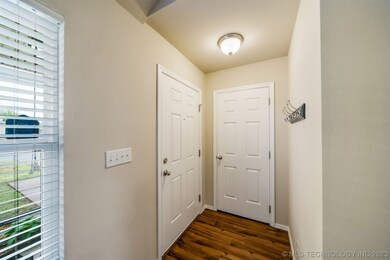 2801 W Fredericksburg St, Broken Arrow, OK 74011 - photo 4