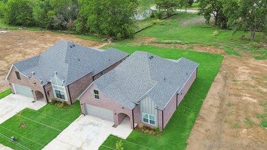 209 W Broadway St, Owasso, OK 74055 - photo 3