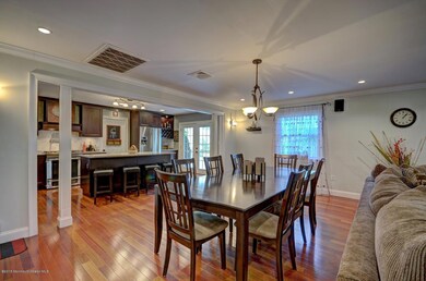 13 Island Pl - Dining area