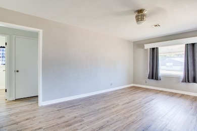 312 E Beech Ave, Enid, OK 73701 - photo 2