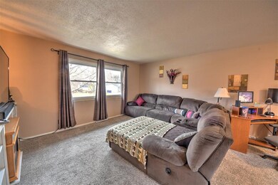 318 31st St SW, Cedar Rapids, IA 52404 - photo 3