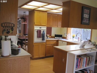 628 Poltava St, Springfield, OR 97477 - photo 6