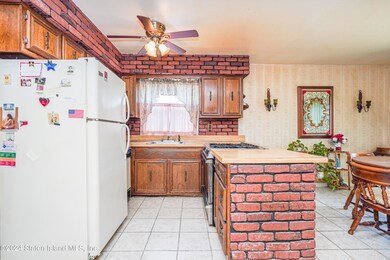 372 Montreal Ave, Staten Island, NY 10306 - photo 6