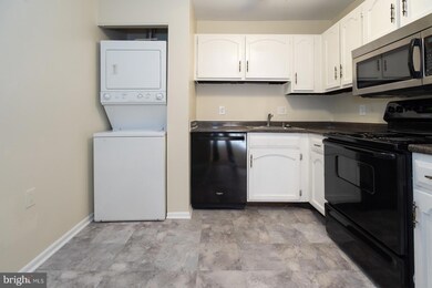 8608 Village Square Dr unit 15, Alexandria, VA 22309 - photo 2