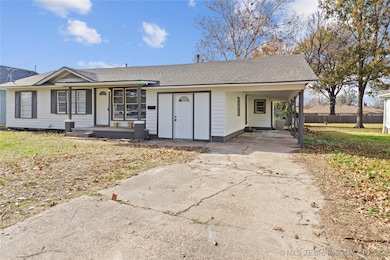 218 S Harris St, Pryor, OK 74361 - photo 2