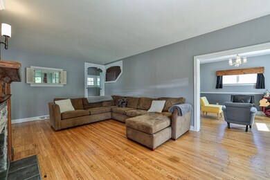13-Living-Room-image-2-[lhenderson]