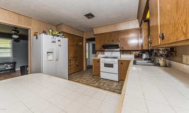 1250 Clifford Ave, Eunice, LA 70535 - photo 2