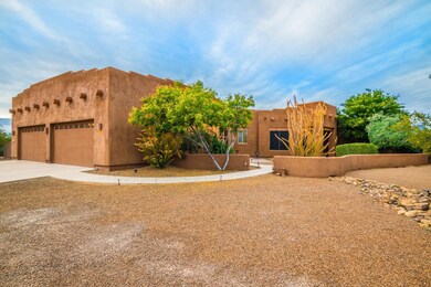 Beautiful Front Courtyard!