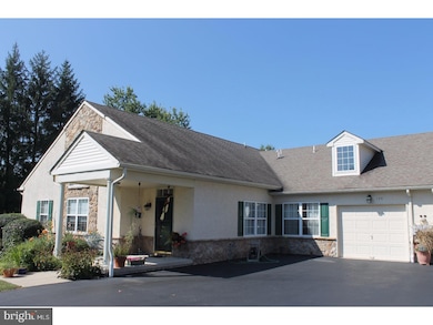 126 Arbour Ct, North Wales, PA 19454 - photo 2