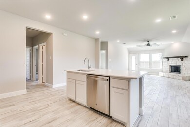 706 Broken Bow Ln, Cleburne, TX 76033 - photo 3