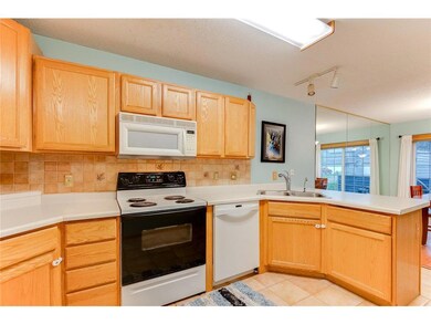 2078-Willow-Cir-Select28-013