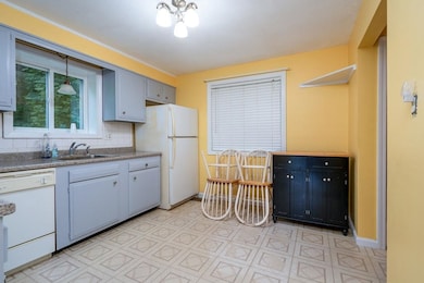 84 Pendleton Ln unit 84, Londonderry, NH 03053 - photo 5