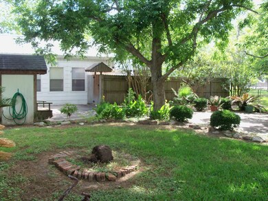 106 Pearl St, Brazoria, TX 77422 - photo 3