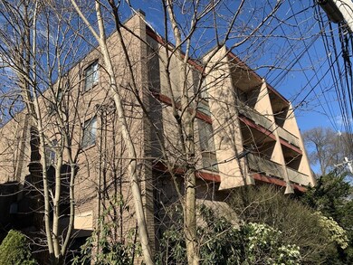 94 Beaconsfield Rd unit 202, Brookline, MA 02445 - photo 2