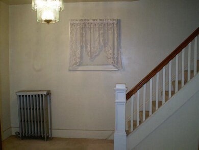 Entry/Foyer.