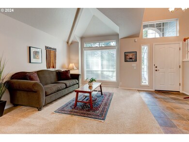 Living Room/Entrance