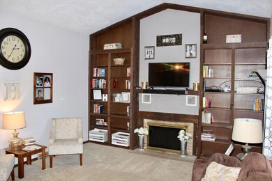 Family Room w/Built Ins