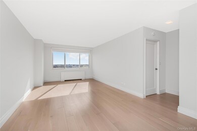 Whitehall unit 23V, Bronx, NY 10463 - photo 2