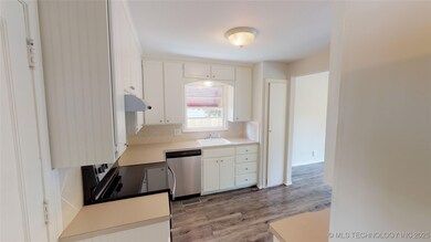 210 E 12th Place, Claremore, OK 74017 - photo 4