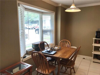 Breakfast nook with bay window