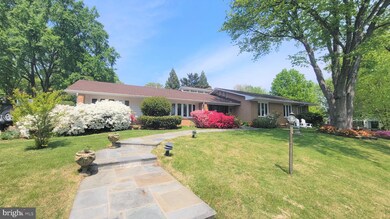 1200 Gatewood Dr, Alexandria, VA 22307 - photo 2