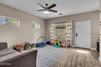 04-4Entry & Formal Living Room
