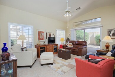 10736WBeaubienDr-004