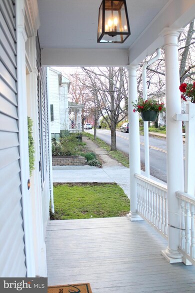 102 W Washington St, Shepherdstown, WV 25414 - photo 4