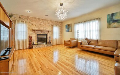 (7) Living Room