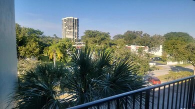 1638 Embassy Dr unit 406, West Palm Beach, FL 33401 - photo 2