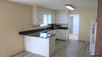 160 SE Fir Villa Rd, Dallas, OR 97338 - photo 2