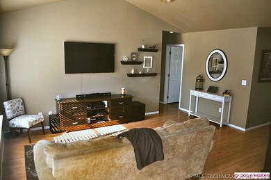 208 N Choctaw Ave, Claremore, OK 74017 - photo 4