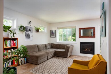 69 Railroad St, Richmond, VT 05477 - photo 4