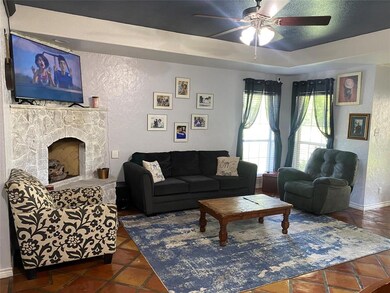 1301 S Howeth St, Gainesville, TX 76240 - photo 3