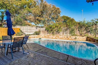 912 Monterrey St, Bedford, TX 76022 - photo 2