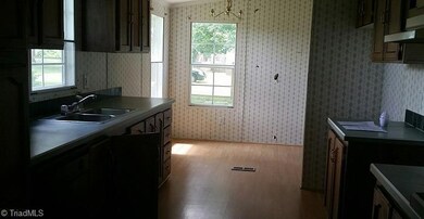 5096 Waynick Meadow Rd, Asheboro, NC 27205 - photo 4