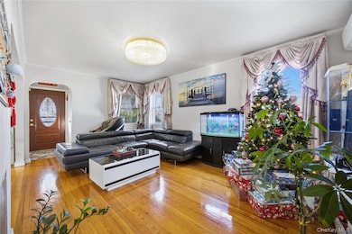 32-03 Clearview Expy, Flushing, NY 11361 - photo 2