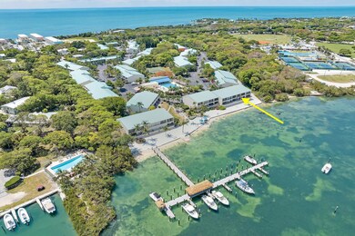 Executive Bay Club J4