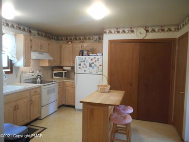 708 Avenue E, Stroudsburg, PA 18360 - photo 3