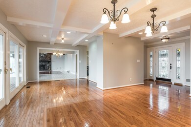 132 Lee Dr, Floyds Knobs, IN 47119 - photo 2