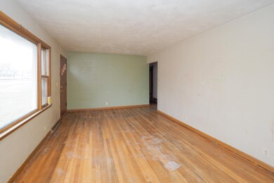 829 W Main St-104