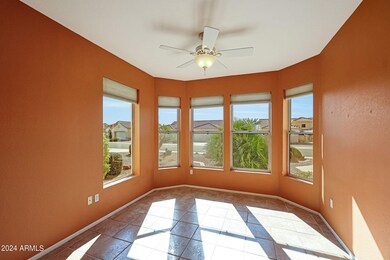 Eating area w/ bay window