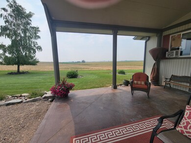 outdoor entertaining area