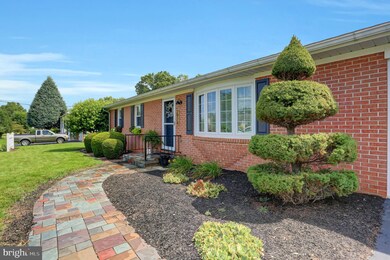 2924 Adams Dr, Chambersburg, PA 17201 - photo 4