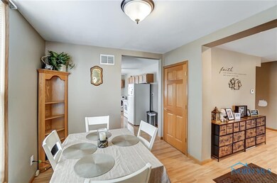 319 Locust St, Findlay, OH 45840 - photo 5