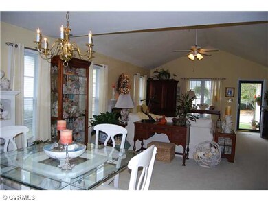Dining Room - Dining Room is open to the Great Roo