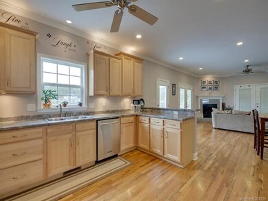 206 Christina Ct, Asheville, NC 28806 - photo 4