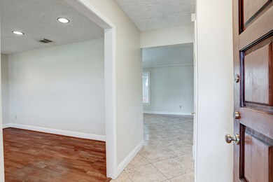 9958 Kirkshire Dr, Houston, TX 77089 - photo 4