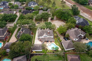 1803 Creekside Dr, Friendswood, TX 77546 - photo 2