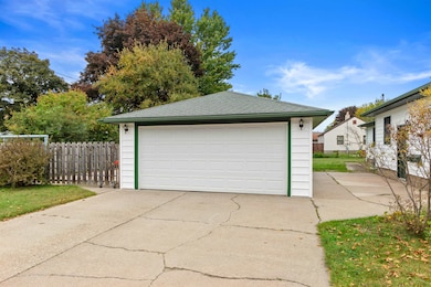 1911 2nd St N, Wisconsin Rapids, WI 54494 - photo 2